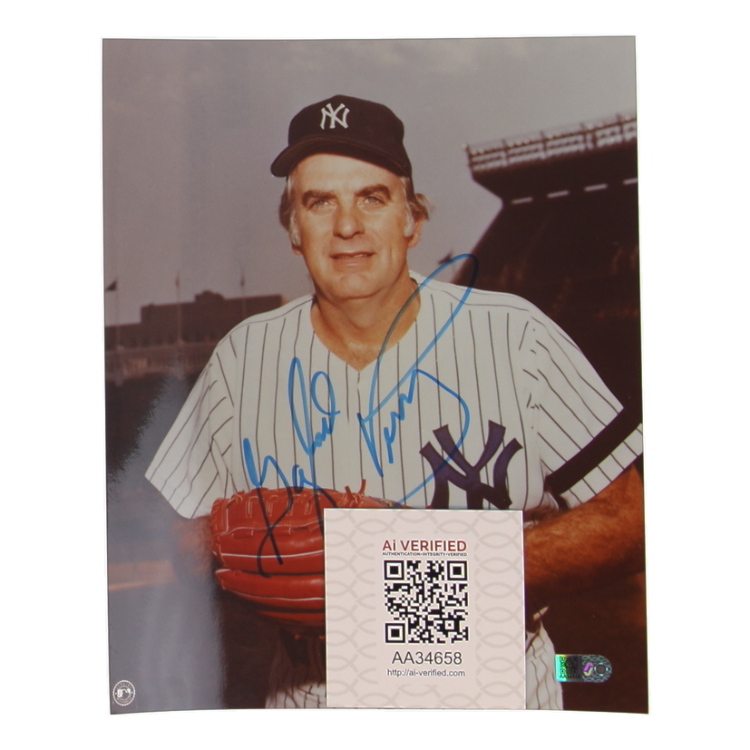 Gaylord Perry Signed Yankees 8x10 Photo (AIV) at PristineAuction.com Gaylord Perry Signed Yankees 8x10 Photo (AIV) at PristineAuction.com