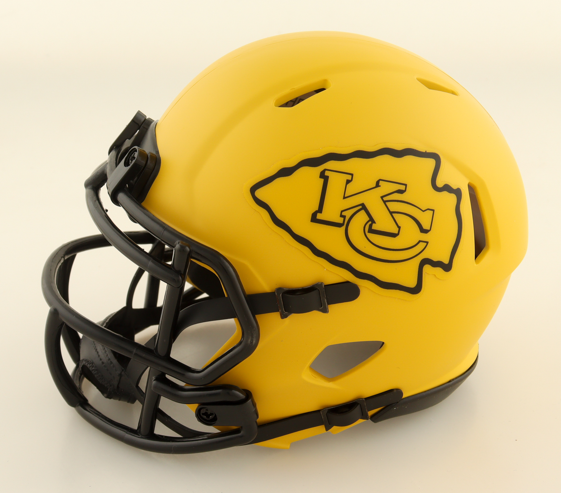 Will Shields Signed Chiefs Rave Alternate Speed Mini Helmet Inscribed "HOF 15" (JSA) at PristineAuction.com Will Shields Signed Chiefs Rave Alternate Speed Mini Helmet Inscribed "HOF 15" (JSA) at PristineAuction.com