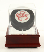 Gordie Howe Signed Red Wings Logo Puck In Display Case (PSA) at PristineAuction.com