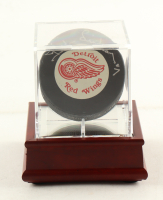 Ted Lindsey Signed Red Wings Logo Puck In Display Case (PSA) at PristineAuction.com