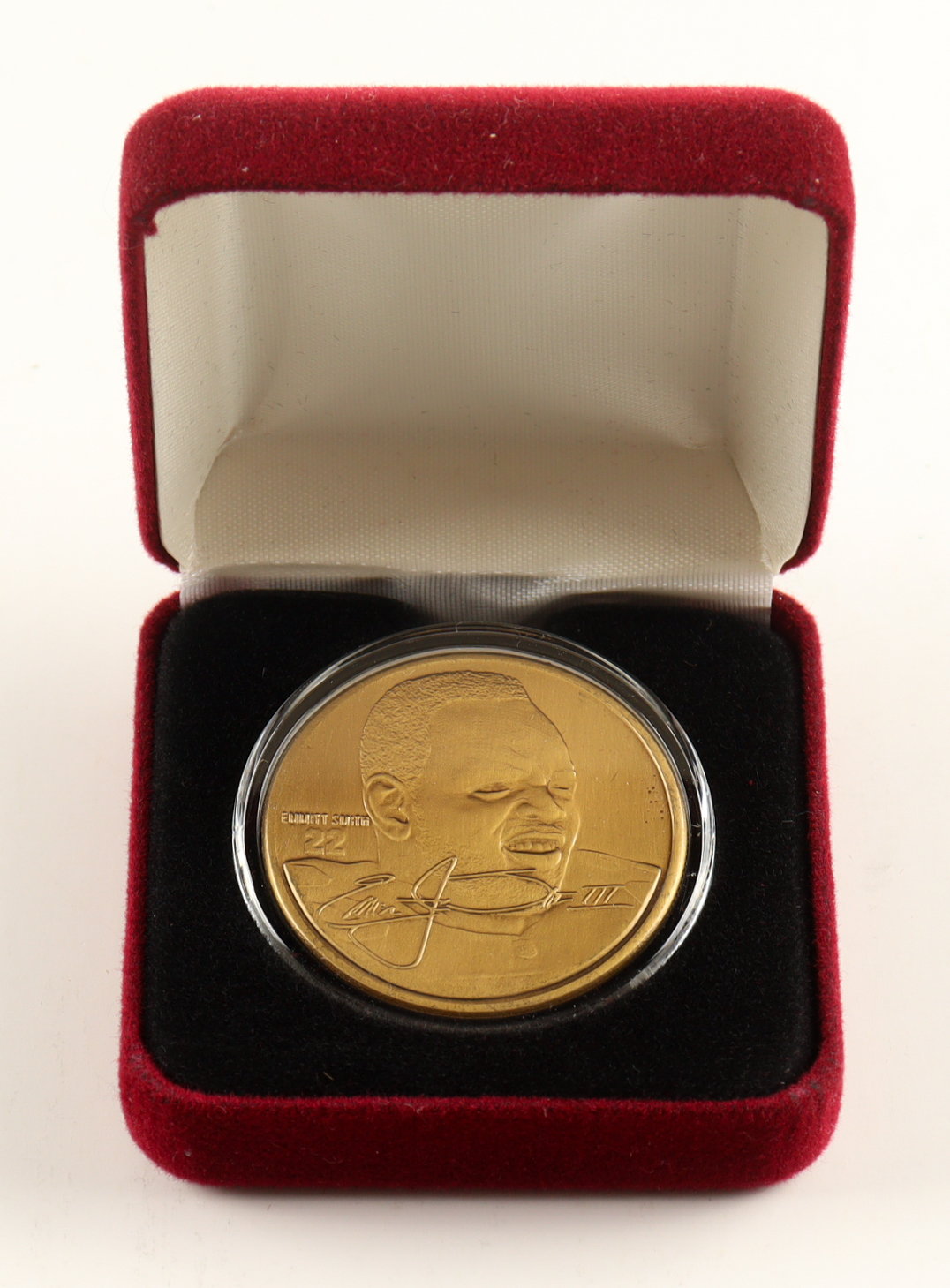 Emmitt Smith LE The Highland Mint Bronze Coin With Display Case at PristineAuction.com Emmitt Smith LE The Highland Mint Bronze Coin With Display Case at PristineAuction.com