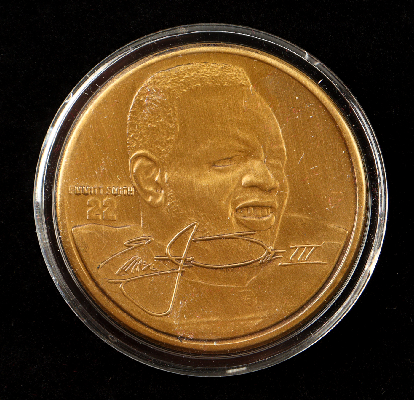Emmitt Smith LE The Highland Mint Bronze Coin With Display Case at PristineAuction.com Emmitt Smith LE The Highland Mint Bronze Coin With Display Case at PristineAuction.com