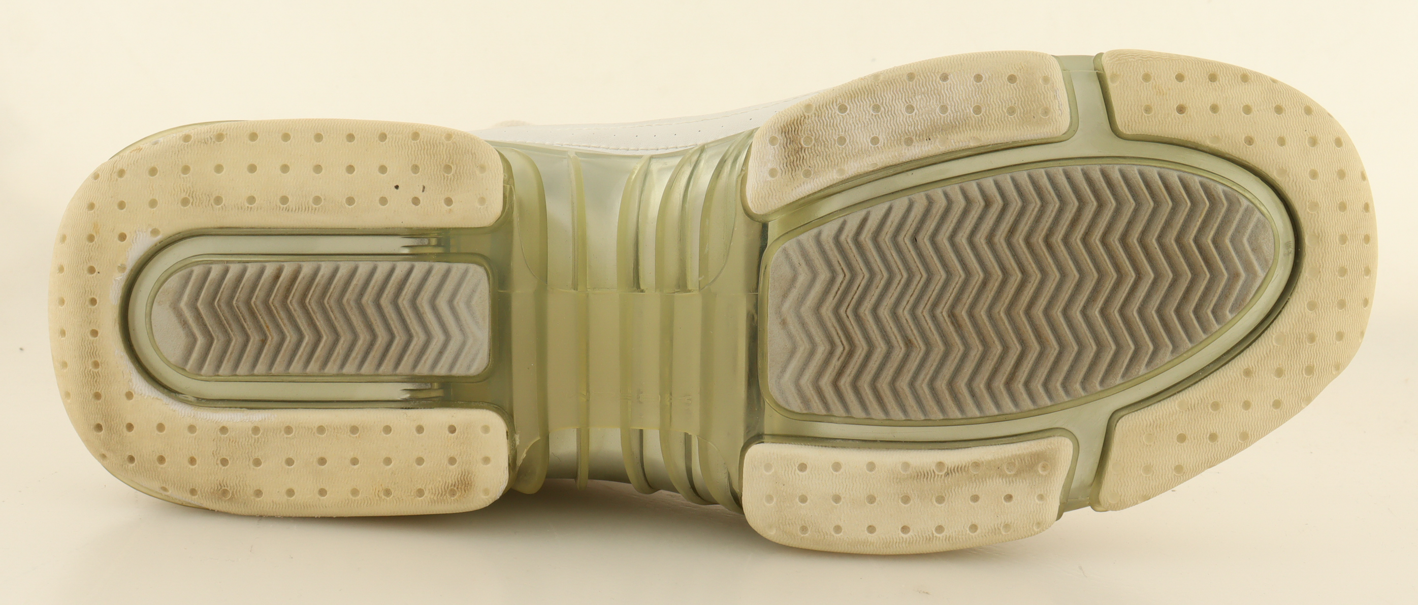 Baron Davis Signed Game-Used ReeBok Shoe with Multiple Inscriptions (JSA) at PristineAuction.com Baron Davis Signed Game-Used ReeBok Shoe with Multiple Inscriptions (JSA) at PristineAuction.com