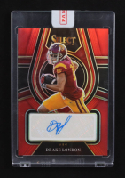 Drake London 2022 Select Draft Picks Rookie Signatures Prizms Red #38 RC at PristineAuction.com