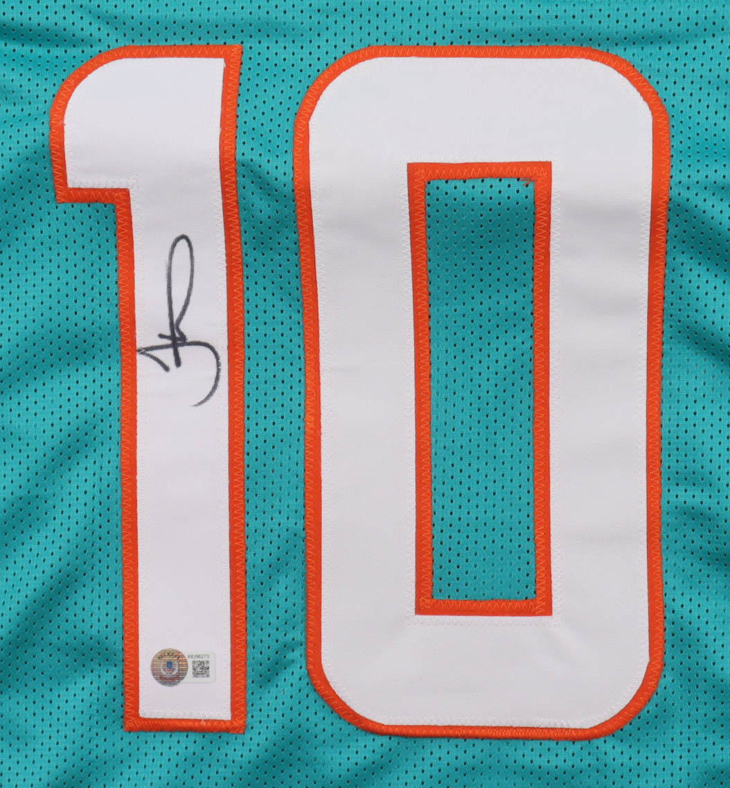 Tyreek Hill Signed Jersey (Beckett) at PristineAuction.com Tyreek Hill Signed Jersey (Beckett) at PristineAuction.com