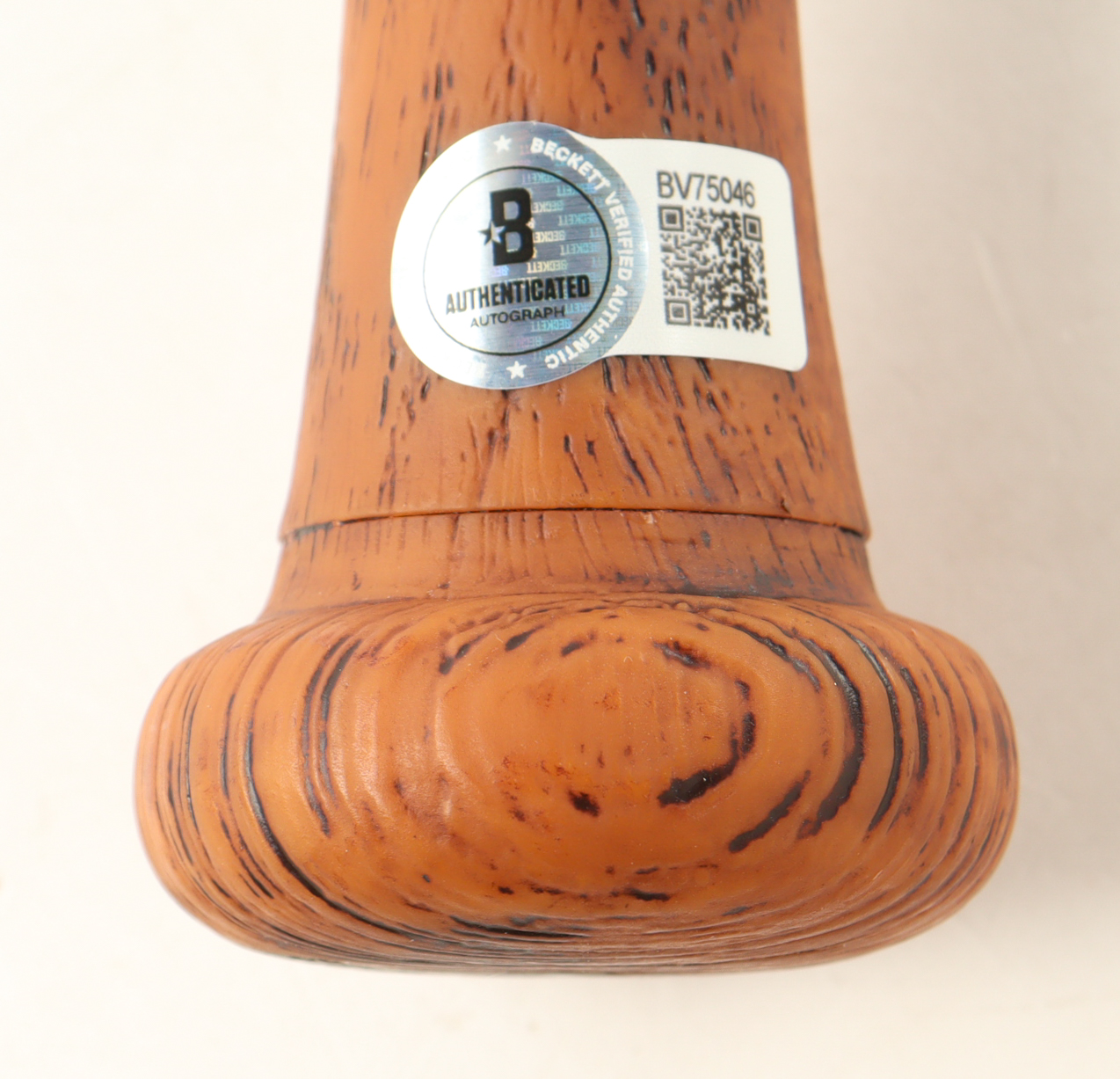 Jeffrey Dean Morgan Signed "The Walking Dead" Lucille Barbed Wire Baseball Bat Inscribed "Negan" (Beckett) at PristineAuction.com Jeffrey Dean Morgan Signed "The Walking Dead" Lucille Barbed Wire Baseball Bat Inscribed "Negan" (Beckett) at PristineAuction.com