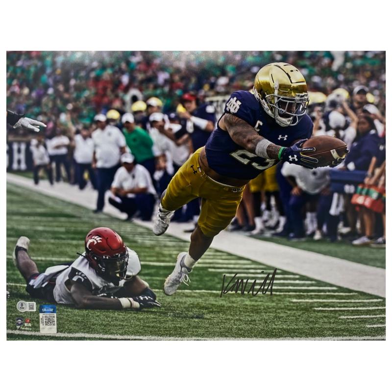 Kyren Williams Signed Notre Dame Fighting Irish 16x20 Photo (Beckett) at PristineAuction.com Kyren Williams Signed Notre Dame Fighting Irish 16x20 Photo (Beckett) at PristineAuction.com