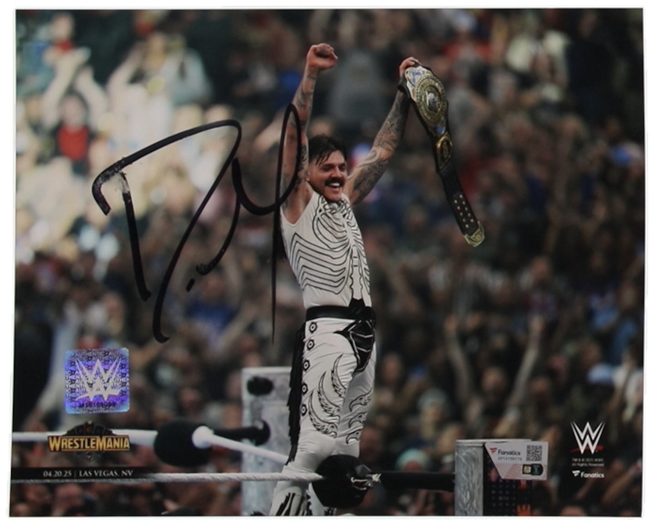 Dominik Mysterio Signed WWE 8x10 Photo (Fanatics) at PristineAuction.com Dominik Mysterio Signed WWE 8x10 Photo (Fanatics) at PristineAuction.com