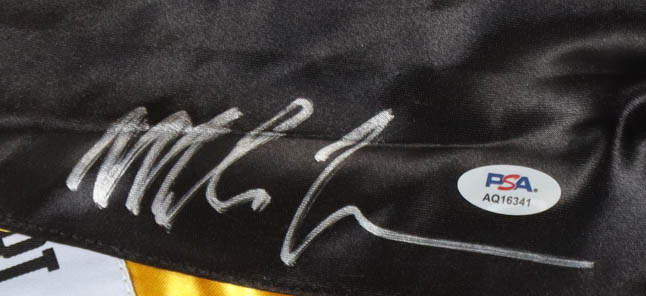 Mike Tyson Signed Everlast Boxing Robe (PSA & Tyson) at PristineAuction.com Mike Tyson Signed Everlast Boxing Robe (PSA & Tyson) at PristineAuction.com