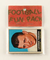 1961 Topps Football Card Fun Pack with (10) Cards at PristineAuction.com
