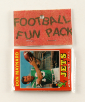 1971 Topps Football Card Fun Pack with (10) Cards at PristineAuction.com
