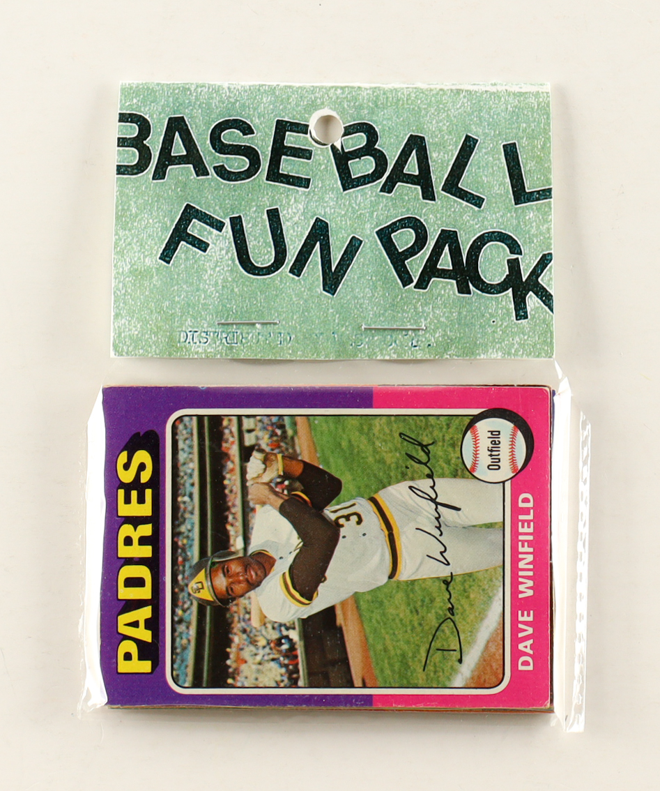 1975 Topps Baseball Card Fun Pack with (10) Cards at PristineAuction.com 1975 Topps Baseball Card Fun Pack with (10) Cards at PristineAuction.com