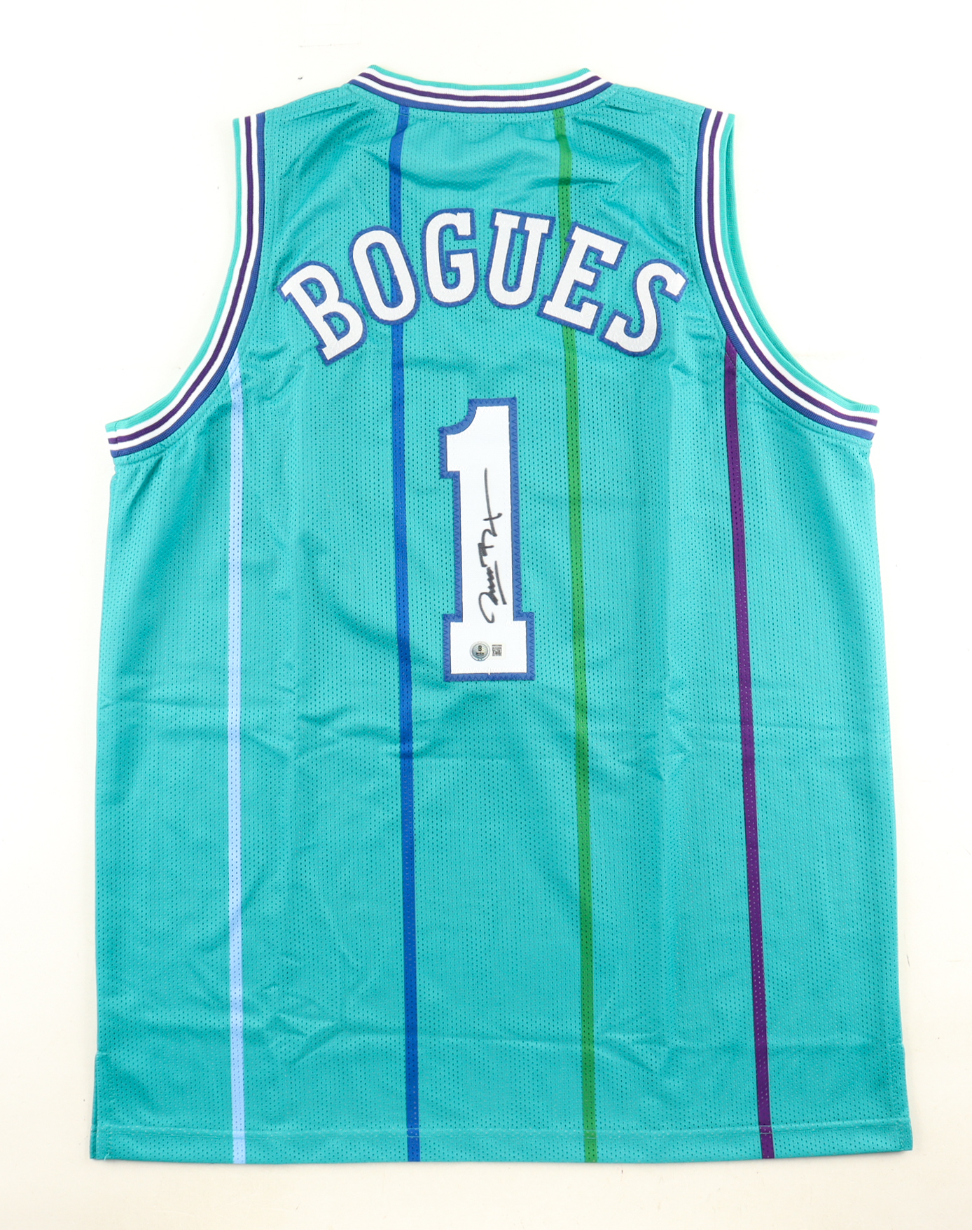 Muggsy Bogues Signed Jersey (Beckett) at PristineAuction.com Muggsy Bogues Signed Jersey (Beckett) at PristineAuction.com