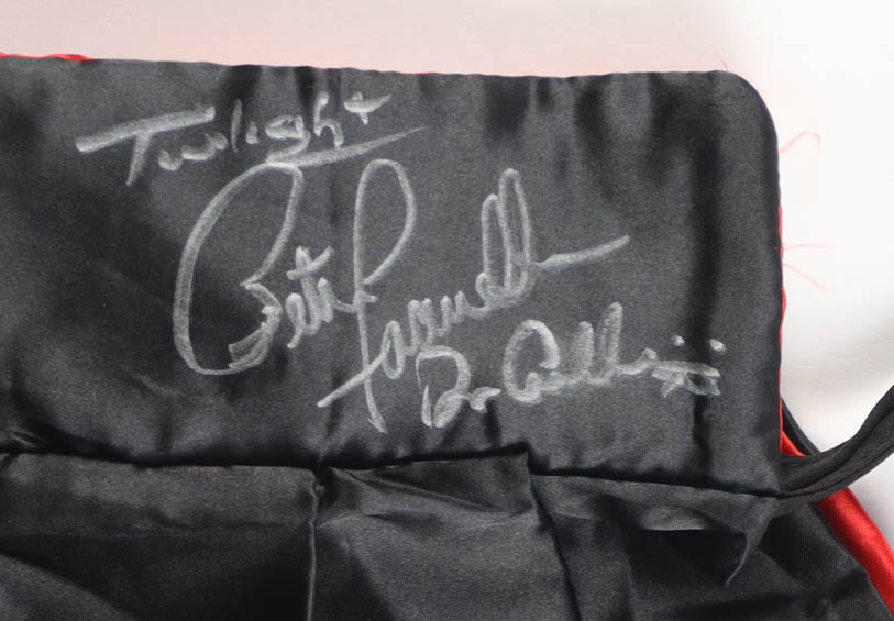 Peter Facinelli Signed "Twilight" Cape Inscribed "Twilight" & "Dr. Cullen" (JSA) at PristineAuction.com Peter Facinelli Signed "Twilight" Cape Inscribed "Twilight" & "Dr. Cullen" (JSA) at PristineAuction.com