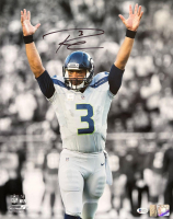 Russell Wilson Signed Seahawks 16x20 Photo (Beckett) at PristineAuction.com
