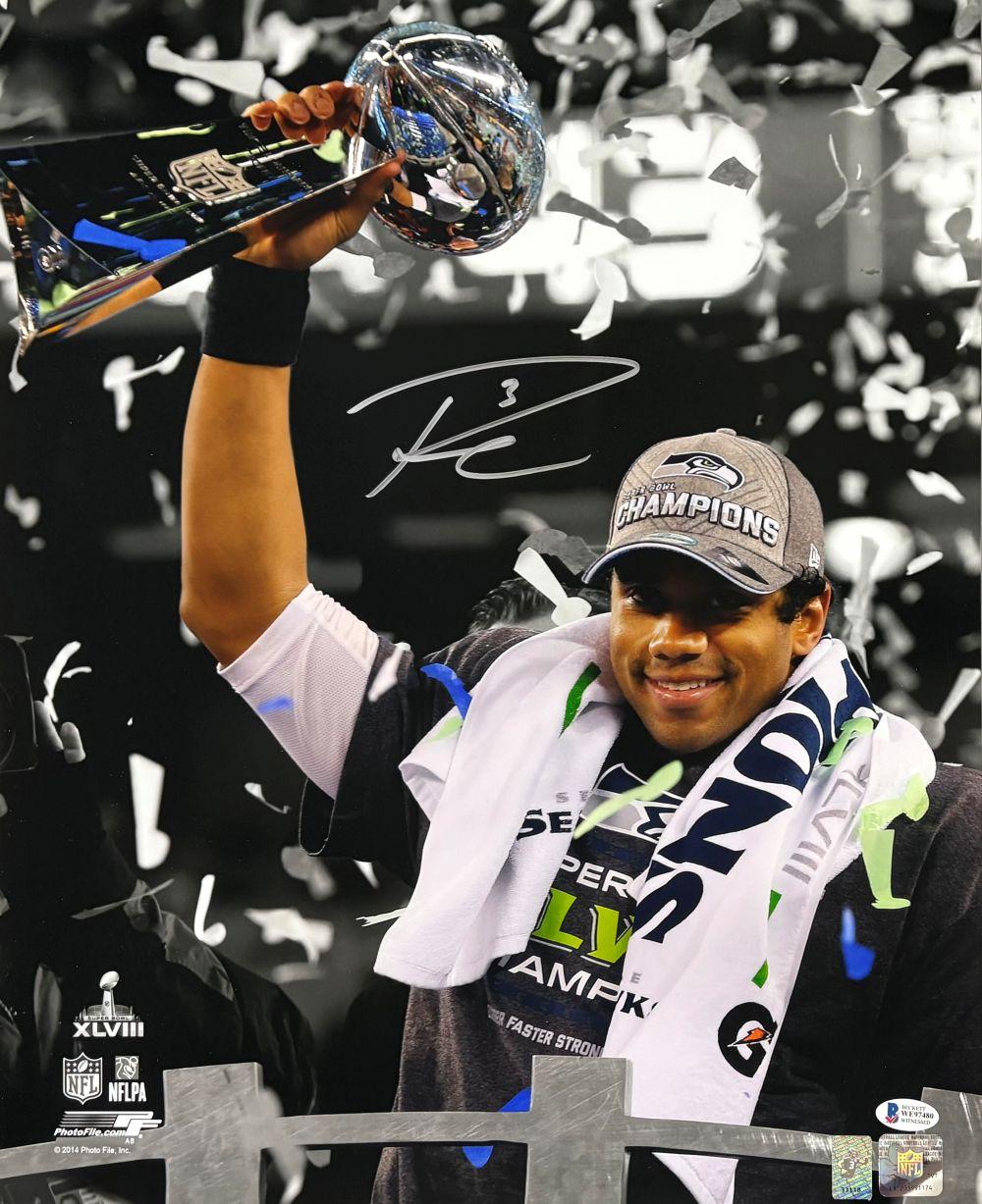 Russell Wilson Signed Seahawks 16x20 Photo (Beckett) at PristineAuction.com Russell Wilson Signed Seahawks 16x20 Photo (Beckett) at PristineAuction.com