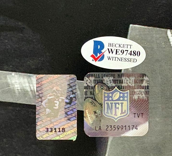 Russell Wilson Signed Seahawks 16x20 Photo (Beckett) at PristineAuction.com Russell Wilson Signed Seahawks 16x20 Photo (Beckett) at PristineAuction.com