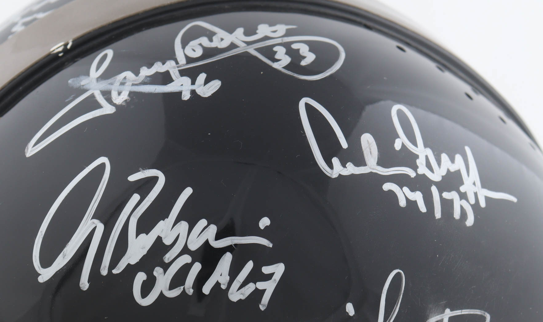 Heisman Trophy Winners Full-Size Helmet with Acrylic Stand Signed by (15) with Desmond Howard, Tony Dorsett, Tim Brown & (12) Others (PSA) at PristineAuction.com Heisman Trophy Winners Full-Size Helmet with Acrylic Stand Signed by (15) with Desmond Howard, Tony Dorsett, Tim Brown & (12) Others (PSA) at PristineAuction.com