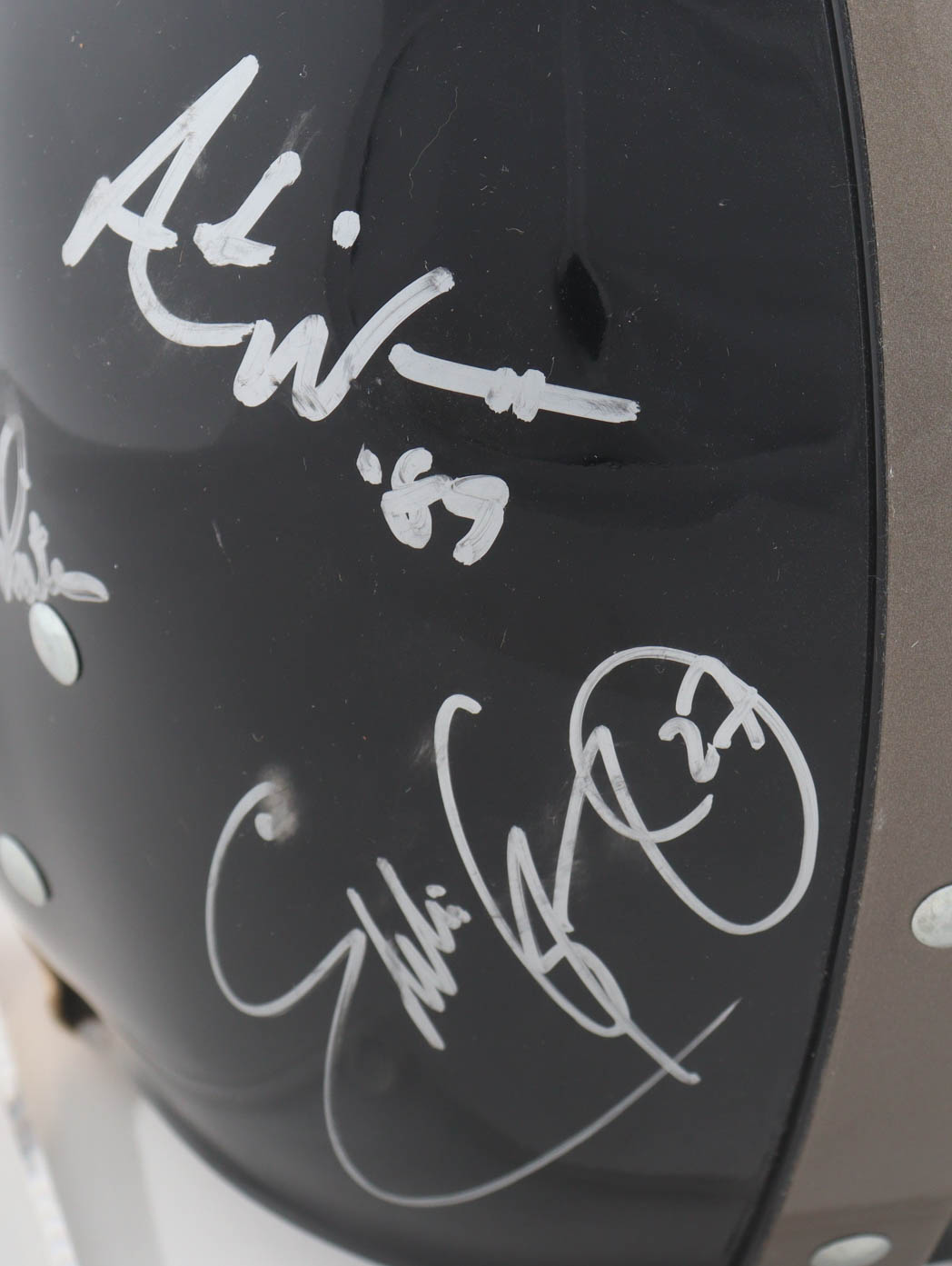 Heisman Trophy Winners Full-Size Helmet with Acrylic Stand Signed by (15) with Desmond Howard, Tony Dorsett, Tim Brown & (12) Others (PSA) at PristineAuction.com Heisman Trophy Winners Full-Size Helmet with Acrylic Stand Signed by (15) with Desmond Howard, Tony Dorsett, Tim Brown & (12) Others (PSA) at PristineAuction.com