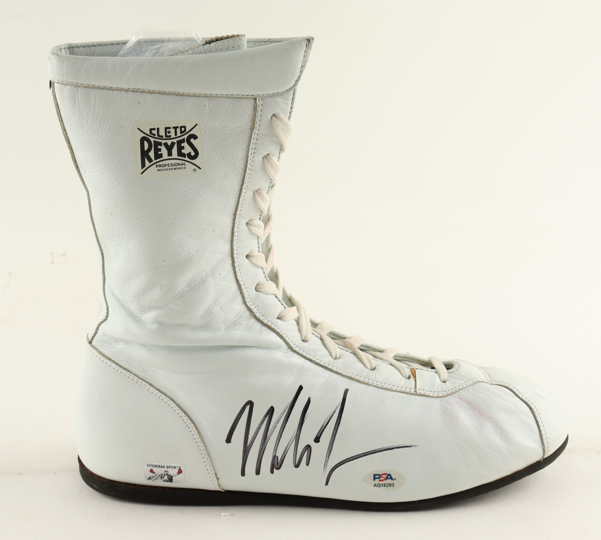 Mike Tyson Signed Cleto Reyes Boxing Boot (PSA & Tyson) at PristineAuction.com Mike Tyson Signed Cleto Reyes Boxing Boot (PSA & Tyson) at PristineAuction.com