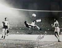 Pele Signed Brazil 16x20 Photo (Beckett) at PristineAuction.com