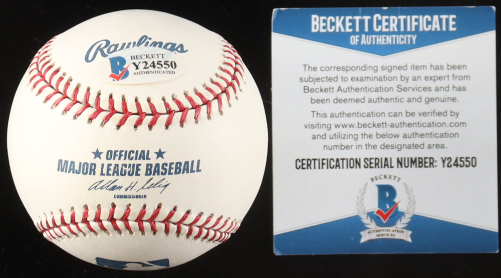 Rollie Fingers Signed OML Baseball (Beckett) at PristineAuction.com Rollie Fingers Signed OML Baseball (Beckett) at PristineAuction.com