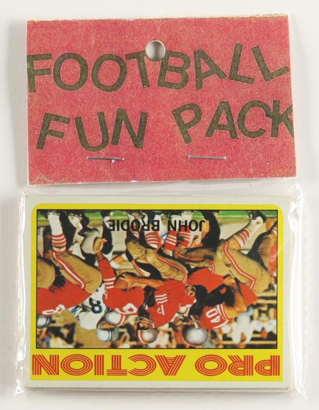 1972 Topps Football Card Fun Pack with (10) Cards at PristineAuction.com 1972 Topps Football Card Fun Pack with (10) Cards at PristineAuction.com