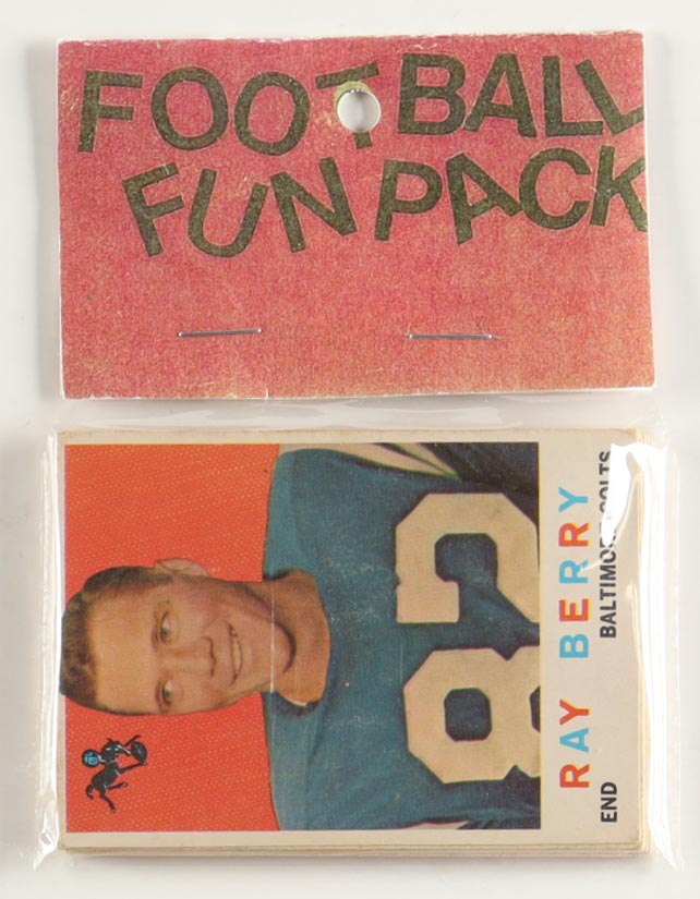 1959 Topps Football Card Fun Pack with (10) Cards at PristineAuction.com 1959 Topps Football Card Fun Pack with (10) Cards at PristineAuction.com