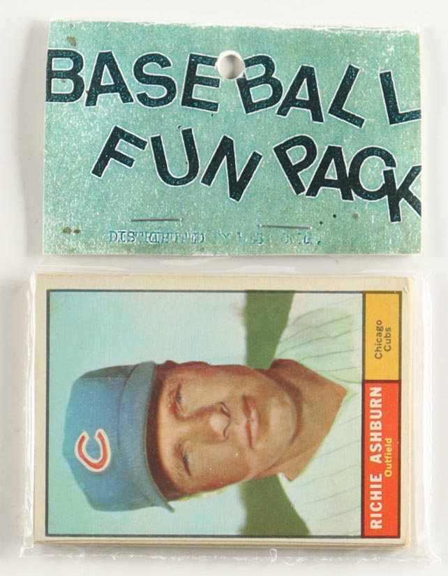 1961 Topps Baseball Card Fun Pack with (10) Cards at PristineAuction.com 1961 Topps Baseball Card Fun Pack with (10) Cards at PristineAuction.com