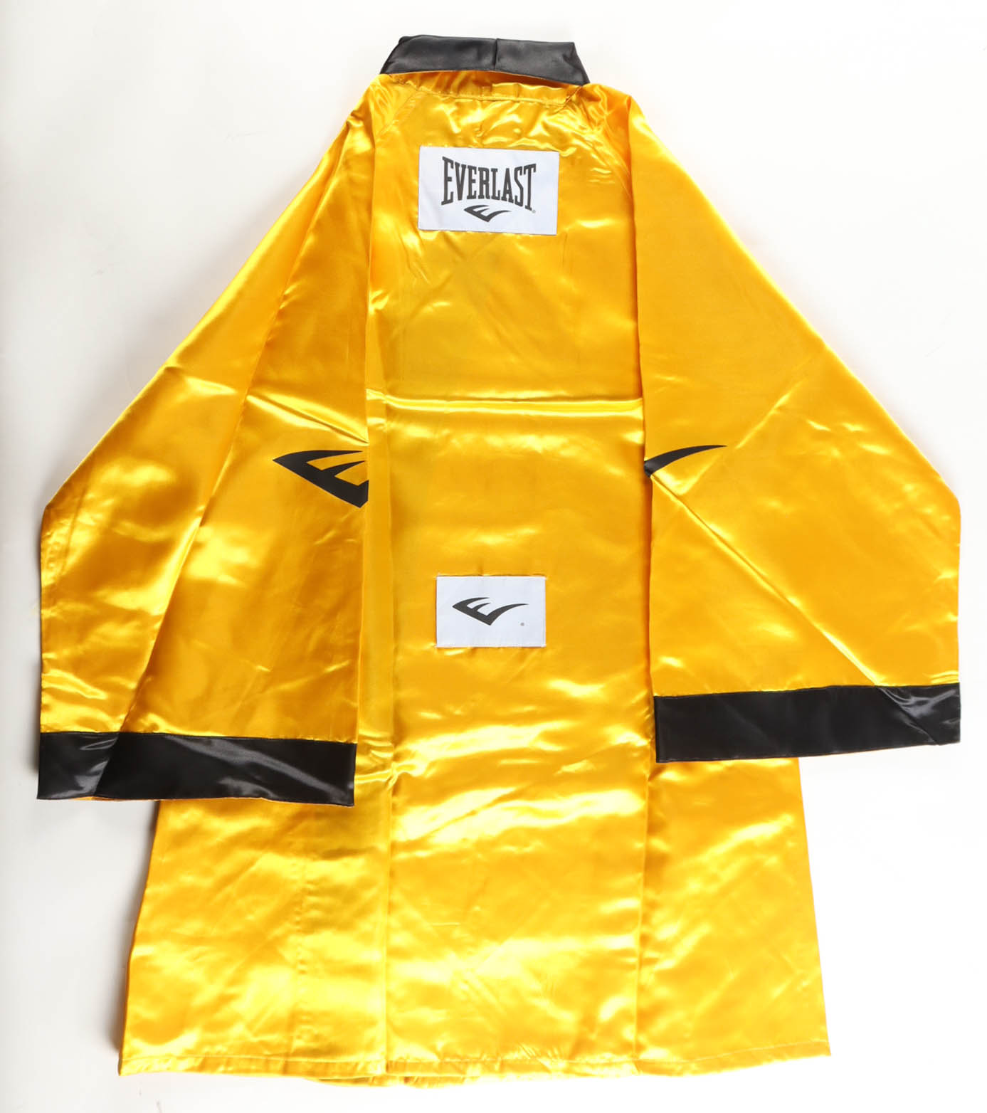 Mike Tyson Signed Everlast Boxing Robe (PSA & Tyson) at PristineAuction.com Mike Tyson Signed Everlast Boxing Robe (PSA & Tyson) at PristineAuction.com