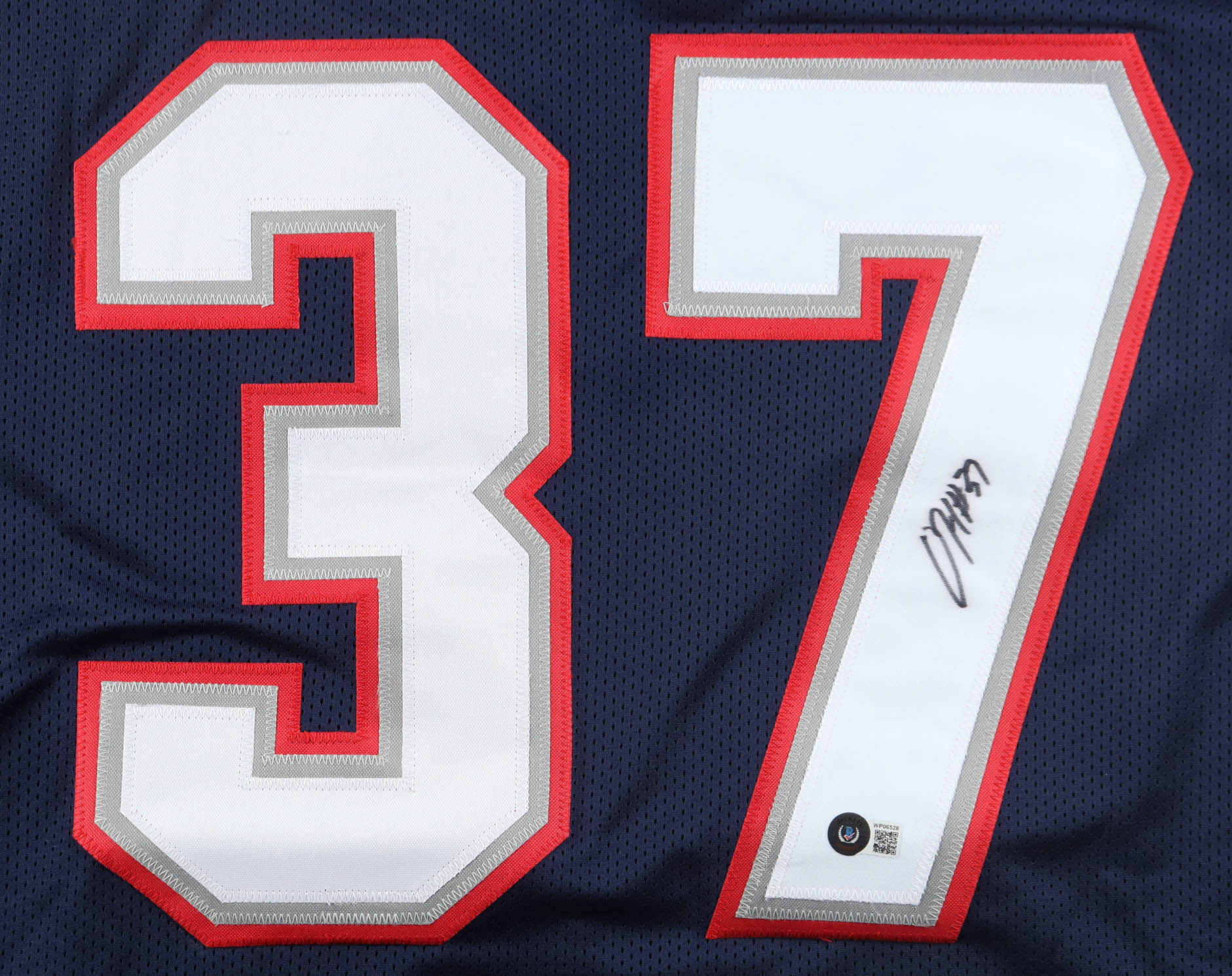 Damien Harris Signed Jersey (Beckett) at PristineAuction.com Damien Harris Signed Jersey (Beckett) at PristineAuction.com