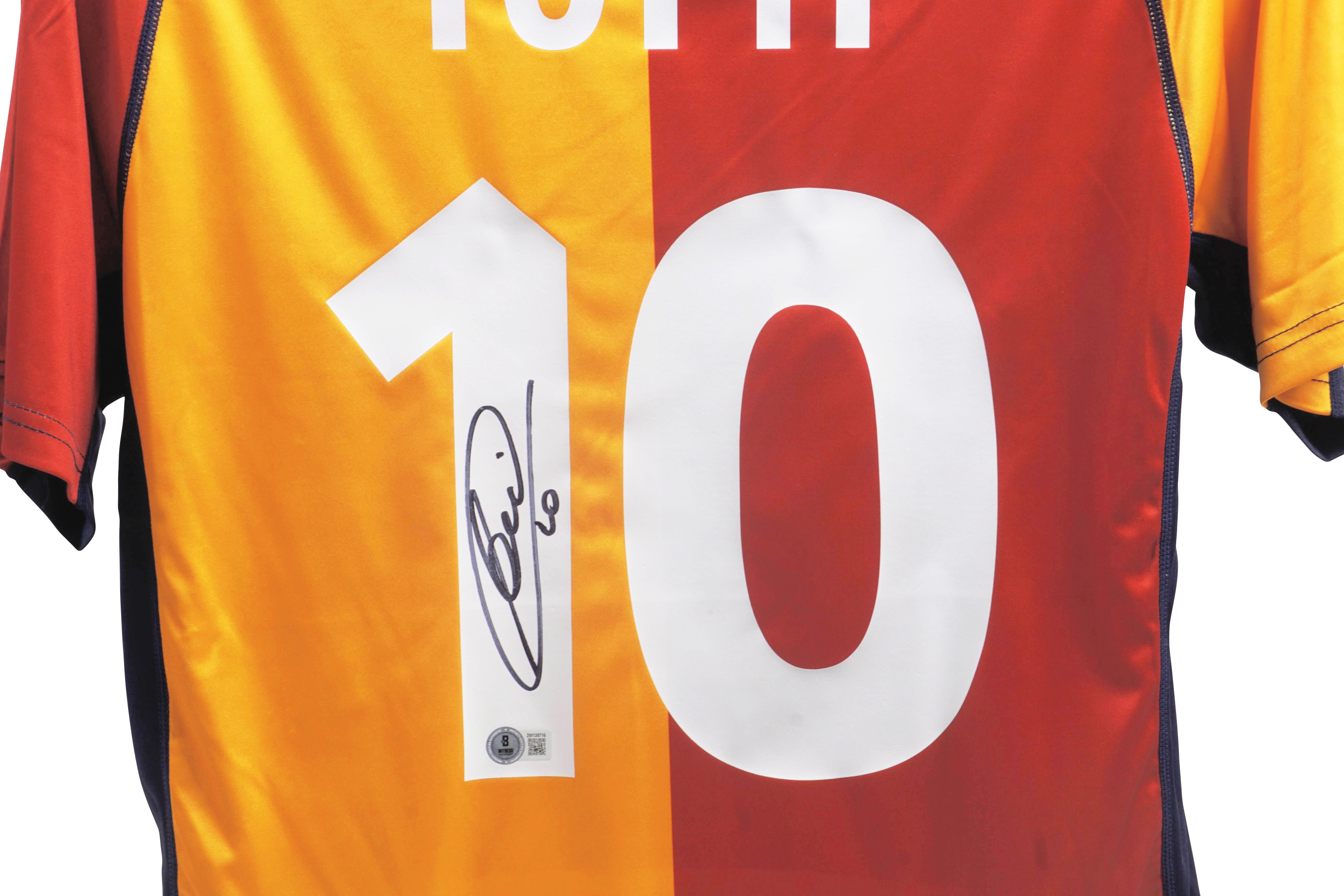 Francesco Totti Signed Jersey (Beckett) at PristineAuction.com Francesco Totti Signed Jersey (Beckett) at PristineAuction.com