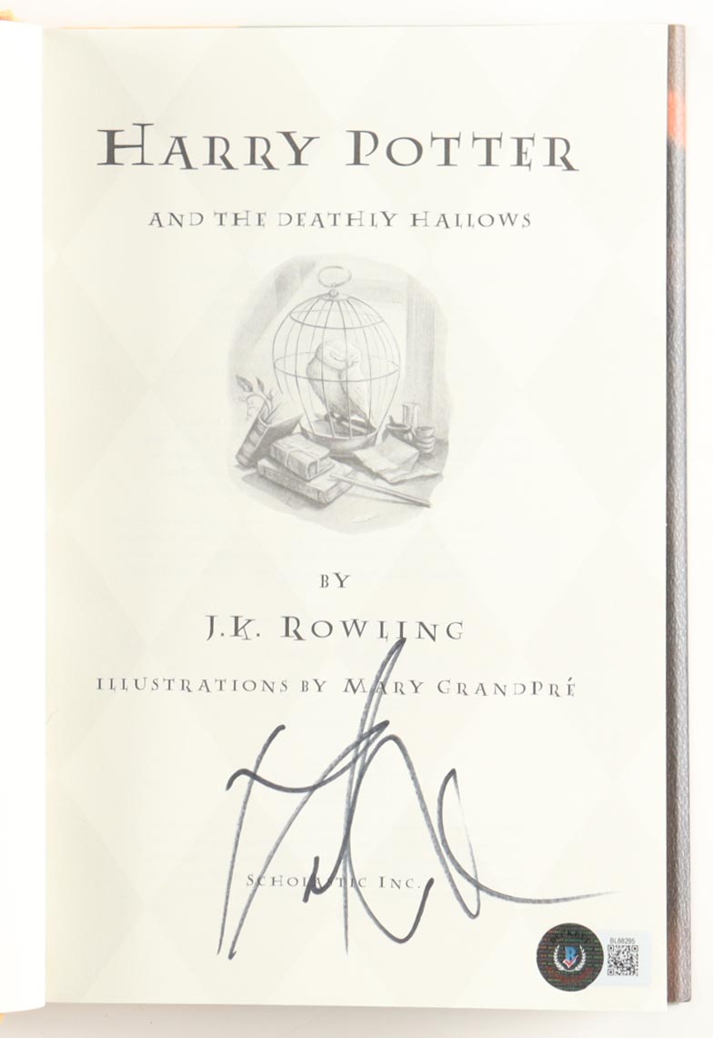 Daniel Radcliffe Signed "Harry Potter and the Deathly Hallows" Hardcover Book (Beckett) at PristineAuction.com Daniel Radcliffe Signed "Harry Potter and the Deathly Hallows" Hardcover Book (Beckett) at PristineAuction.com