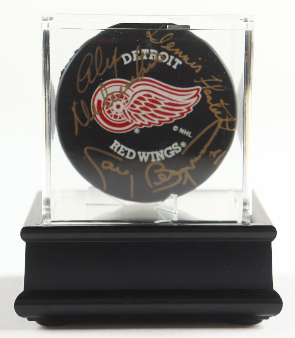 Alex Delvecchio, Gary Bergman & Dennis Hextall Signed Red Wings Logo Puck In Display Case (PSA) at PristineAuction.com Alex Delvecchio, Gary Bergman & Dennis Hextall Signed Red Wings Logo Puck In Display Case (PSA) at PristineAuction.com