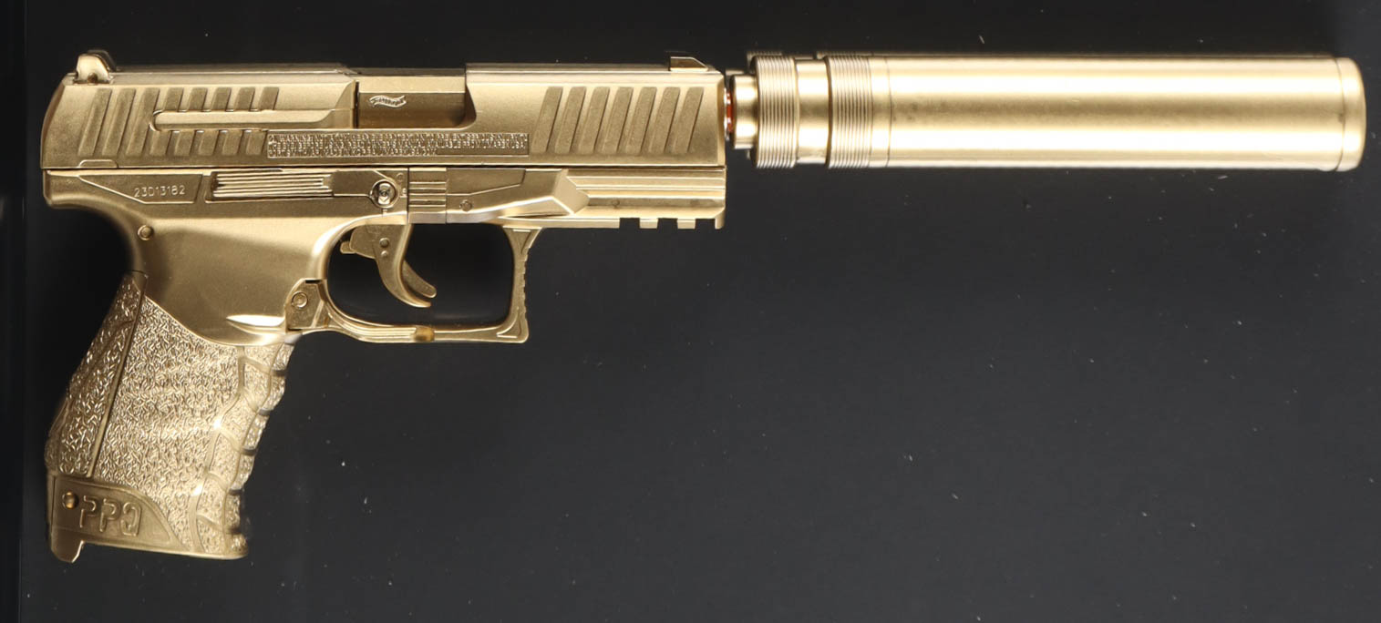 1974 "The Man with the Golden Gun" Custom Framed Poster Display with Prop Pistol at PristineAuction.com 1974 "The Man with the Golden Gun" Custom Framed Poster Display with Prop Pistol at PristineAuction.com