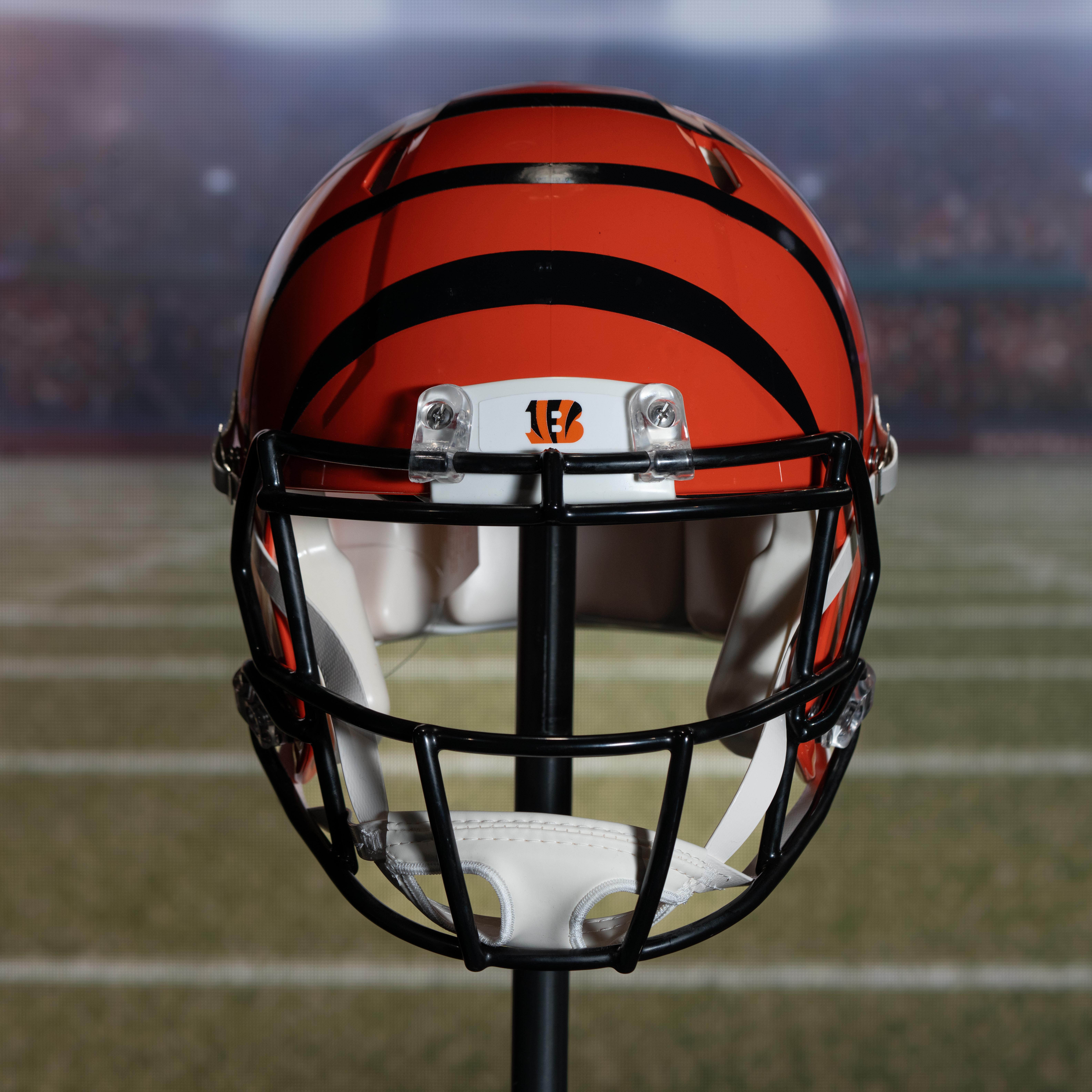 Joe Burrow Signed Bengals Full-Size Authentic On-Field Speed Helmet with Display Case (Fanatics) at PristineAuction.com Joe Burrow Signed Bengals Full-Size Authentic On-Field Speed Helmet with Display Case (Fanatics) at PristineAuction.com