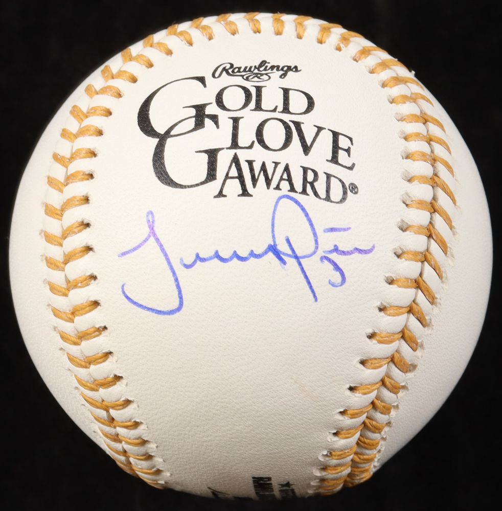 Jeremy Pena Signed Gold Glove Award Baseball (Beckett) at PristineAuction.com Jeremy Pena Signed Gold Glove Award Baseball (Beckett) at PristineAuction.com