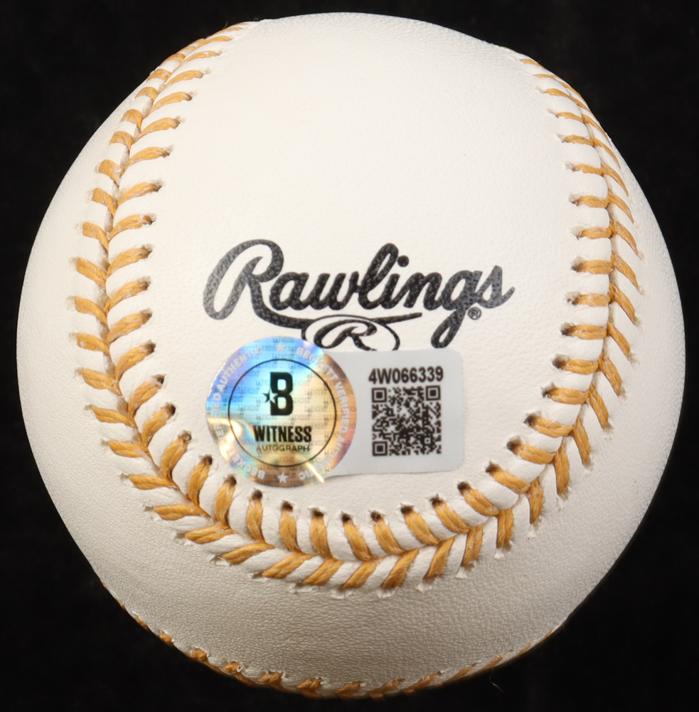 Jeremy Pena Signed Gold Glove Award Baseball Inscribed "Only Rookie GG" (Beckett) at PristineAuction.com Jeremy Pena Signed Gold Glove Award Baseball Inscribed "Only Rookie GG" (Beckett) at PristineAuction.com