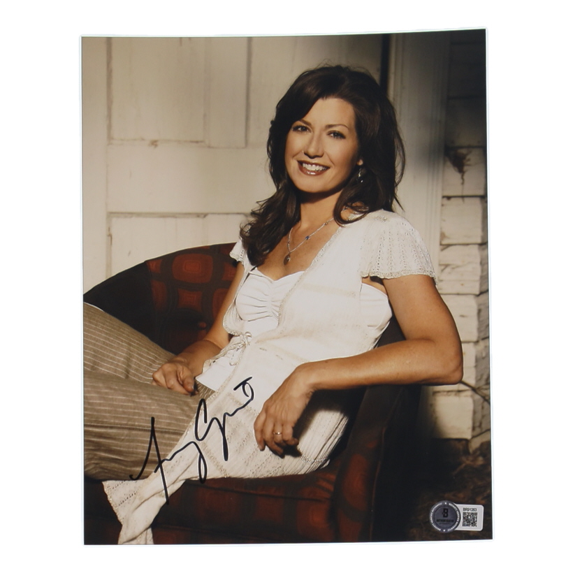 Amy Grant Signed 8x10 Photo (Beckett) at PristineAuction.com Amy Grant Signed 8x10 Photo (Beckett) at PristineAuction.com