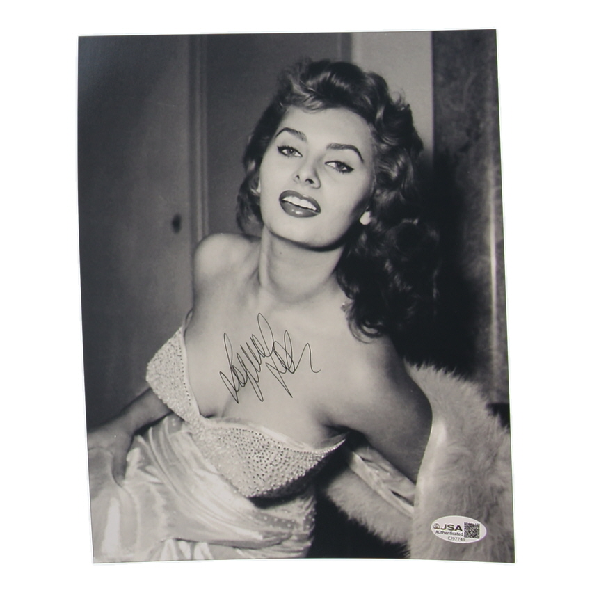 Sophia Loren Signed 8x10 Photo (JSA) at PristineAuction.com Sophia Loren Signed 8x10 Photo (JSA) at PristineAuction.com