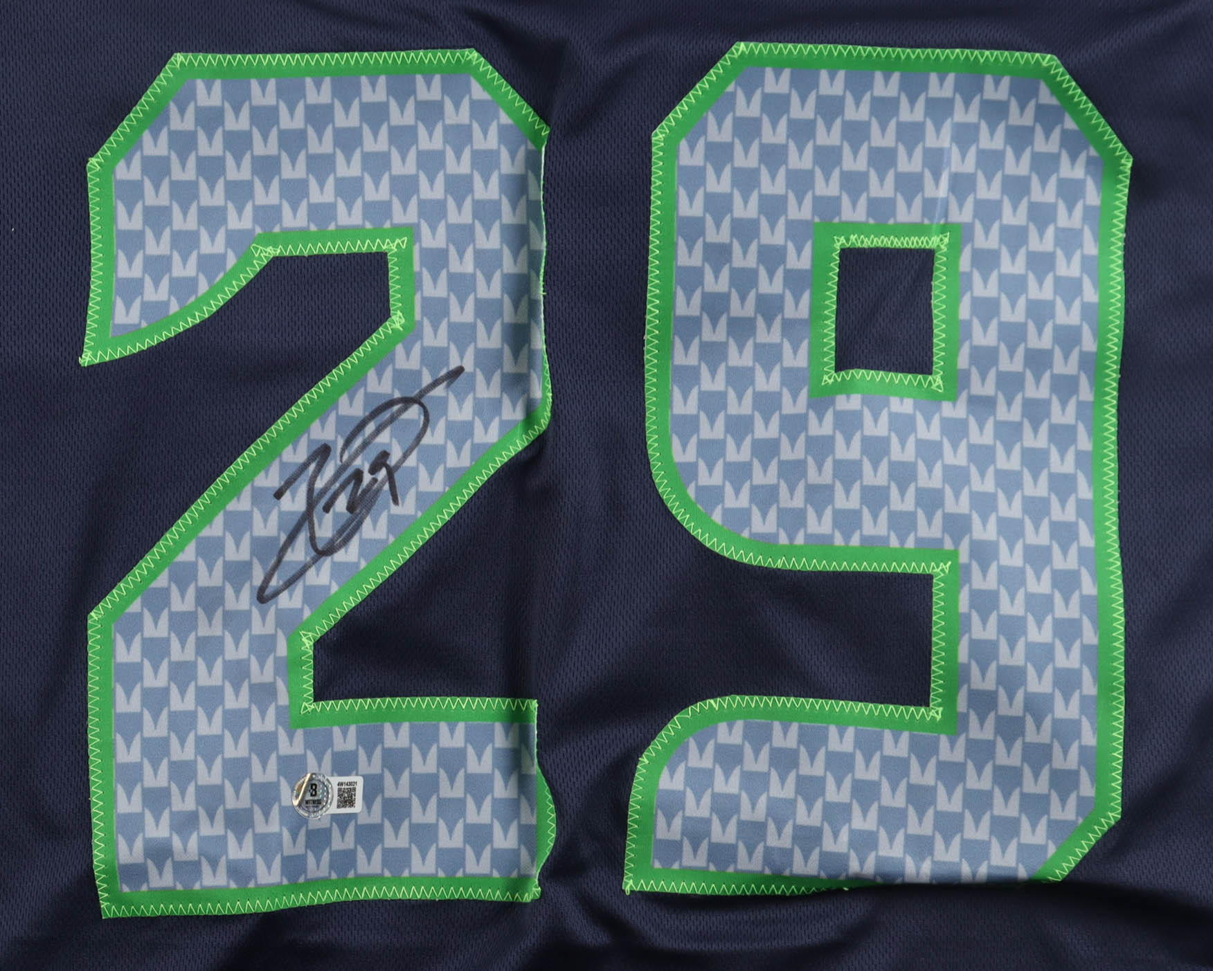 Earl Thomas III Signed Jersey (Beckett) at PristineAuction.com Earl Thomas III Signed Jersey (Beckett) at PristineAuction.com