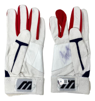Chipper Jones Signed Game-Used Pair of Mizuno Batting Gloves (Beckett) at PristineAuction.com