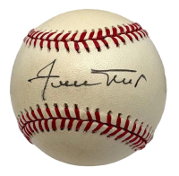 Willie Mays Signed ONL Baseball (Beckett) at PristineAuction.com
