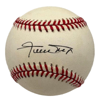 Willie Mays Signed ONL Baseball (Beckett) at PristineAuction.com