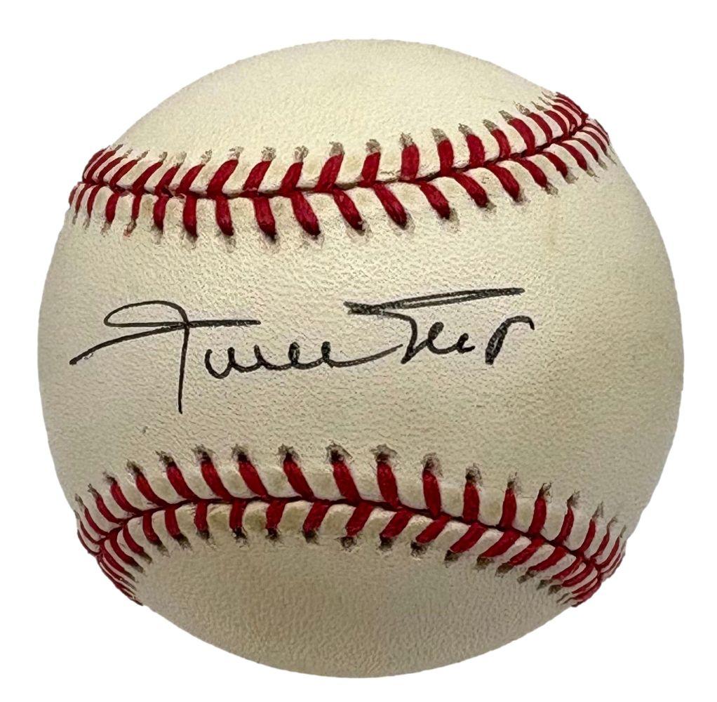 Willie Mays Signed ONL Baseball (Beckett) at PristineAuction.com Willie Mays Signed ONL Baseball (Beckett) at PristineAuction.com
