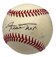 Willie Mays Signed ONL Baseball (Beckett) at PristineAuction.com