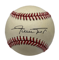 Willie Mays Signed ONL Baseball (Beckett) at PristineAuction.com