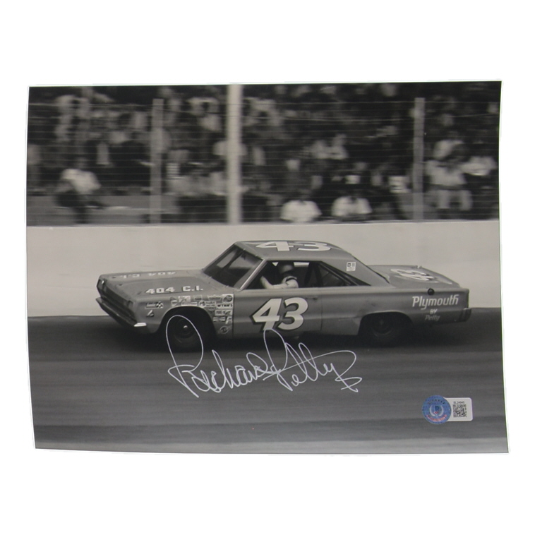 Richard Petty Signed NASCAR 8x10 Photo (Beckett) at PristineAuction.com Richard Petty Signed NASCAR 8x10 Photo (Beckett) at PristineAuction.com