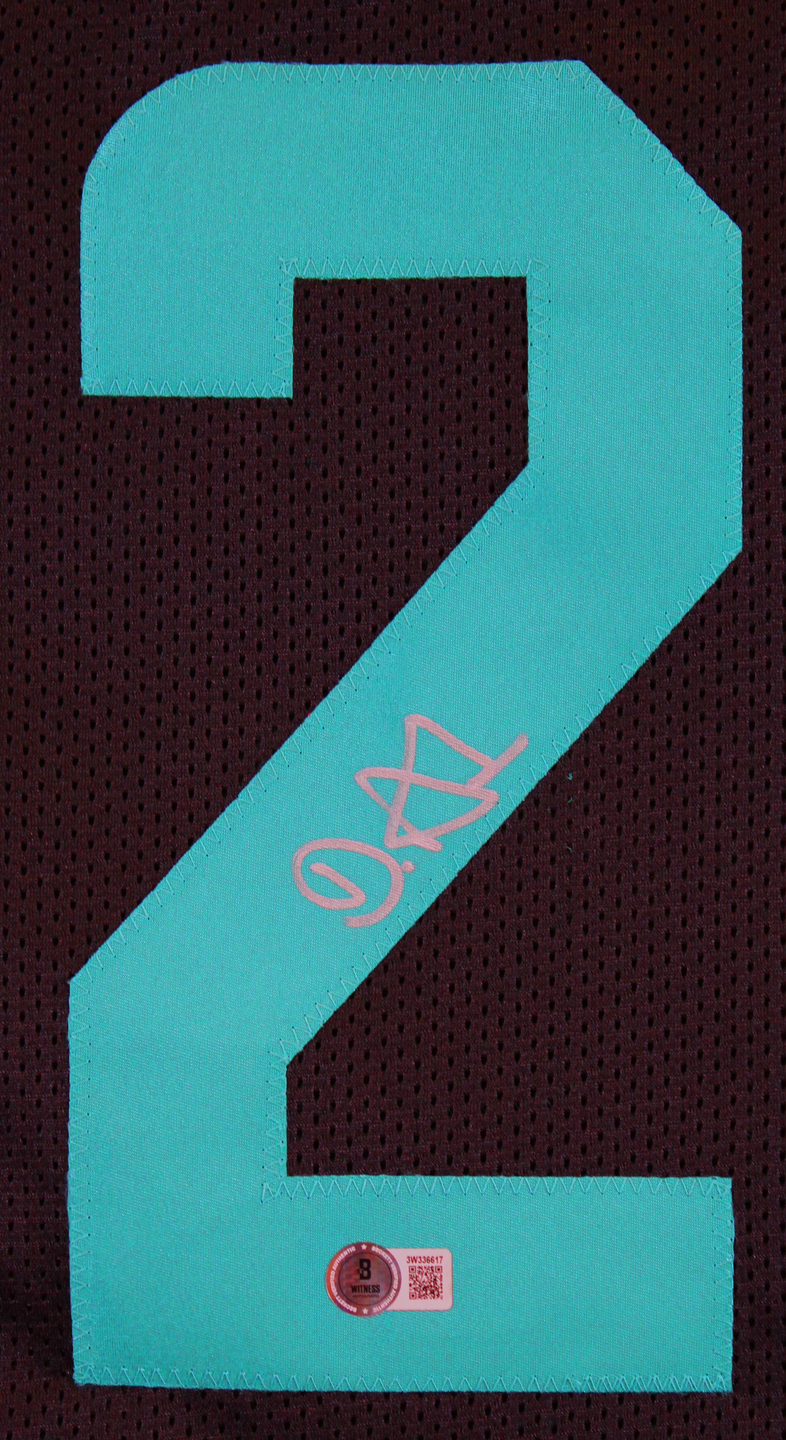 De'Von Achane Signed Jersey (Beckett) at PristineAuction.com De'Von Achane Signed Jersey (Beckett) at PristineAuction.com