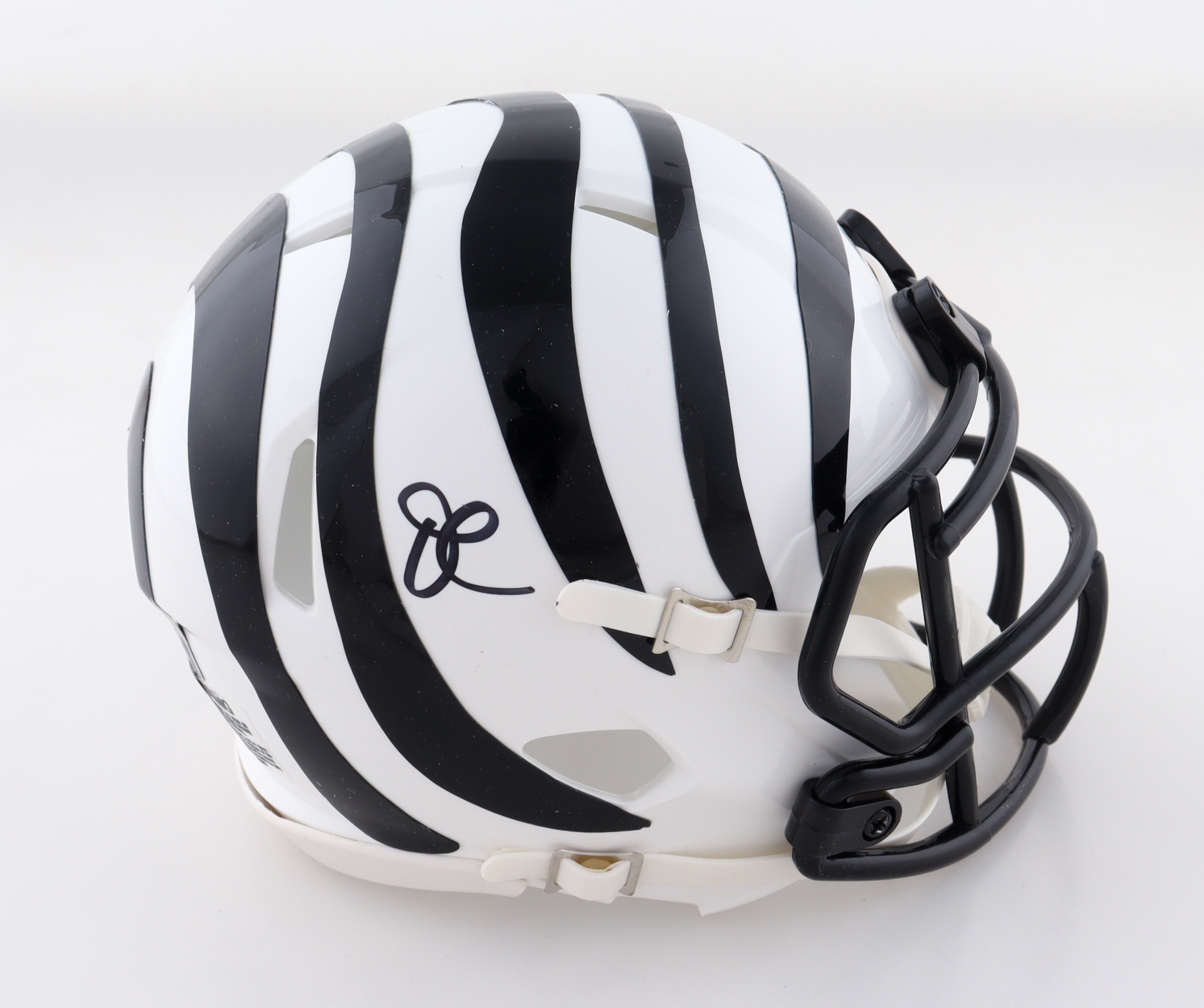Ja'Marr Chase Signed Bengals Alternate Speed Mini Helmet (JSA) at PristineAuction.com Ja'Marr Chase Signed Bengals Alternate Speed Mini Helmet (JSA) at PristineAuction.com